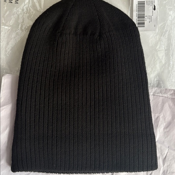Burberry Black Ribbed Beanie logo unisex size medium like new used once main image 7